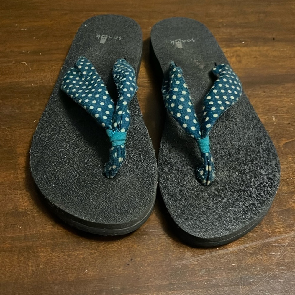 SANUK woman’s sz 5 YOGA SLINGER Teal Dots YOGA MAT FOOTBED THONG SANDALS